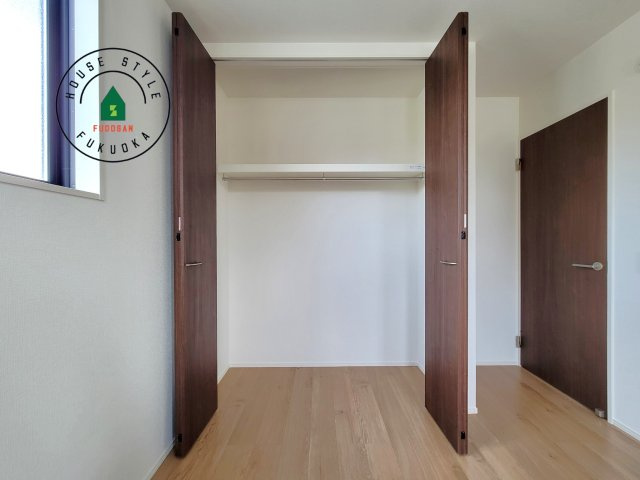 糟屋郡宇美町桜原1丁目第10-１棟(１号棟)の内観：施工例|洋服や大きな荷物が多い方や人数の多いご家族などは、一般的なクローゼットよりもウォークインクローゼットのほうが使い勝手が良いです。