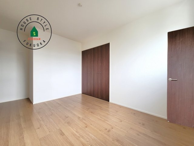 糟屋郡宇美町桜原1丁目第10-１棟(１号棟)の内観：施工例|落ち着いた色調の洋室です。