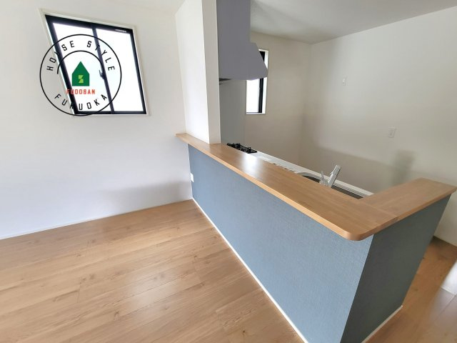 糟屋郡宇美町桜原1丁目第10-１棟(１号棟)の内観：施工例|キッチンから立ち込める香りが今日の料理を期待させます。