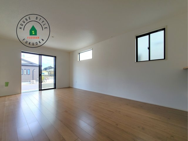 糟屋郡宇美町桜原1丁目第10-１棟(１号棟)の内観：施工例|ご家族を近くに感じられる対面キッチンのLDK。会話もはずみそうですね。