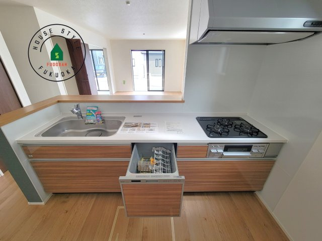 糟屋郡宇美町桜原1丁目第10-１棟(１号棟)の内観：施工例|キッチン。グリル・食器洗い乾燥機・浄水器も完備。