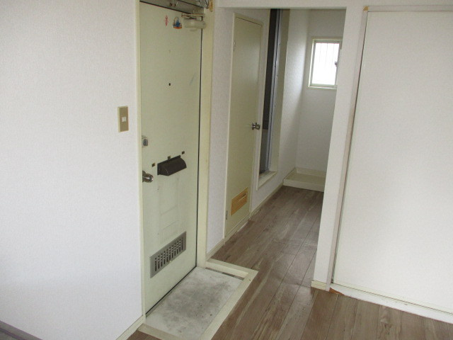 ルミエールいかるがの玄関