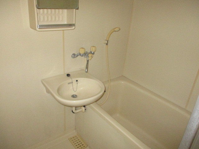 ルミエールいかるがの浴室