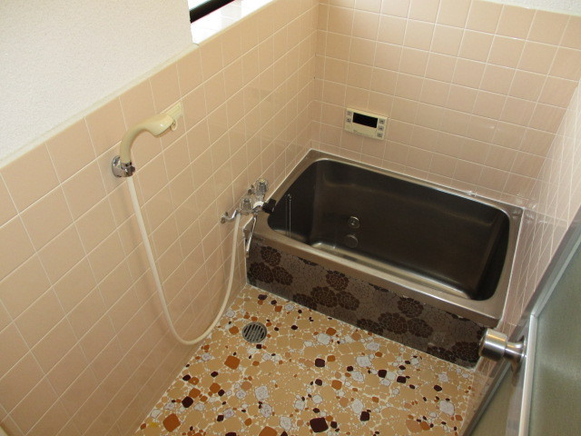 生駒郡斑鳩町神南５丁目の一戸建ての浴室