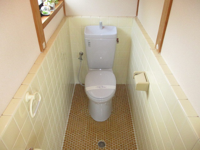 生駒郡斑鳩町神南５丁目の一戸建てのトイレ