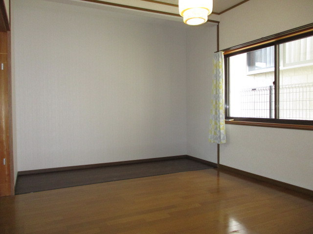 生駒郡斑鳩町神南５丁目の一戸建ての居間・リビング