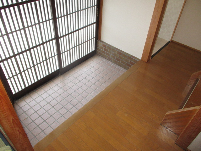 生駒郡斑鳩町神南５丁目の一戸建ての玄関