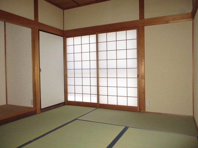 生駒郡斑鳩町神南５丁目の一戸建ての居間・リビング