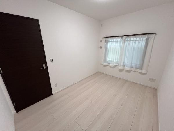 【寝室】 | グランイーグル多摩川スカイフロント | 寝室にも収納力たっぷり！ウォークインクローゼットがあります♪