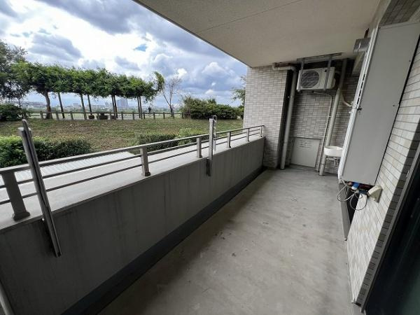 グランイーグル多摩川スカイフロントのバルコニー|日当たりのよいバルコニー