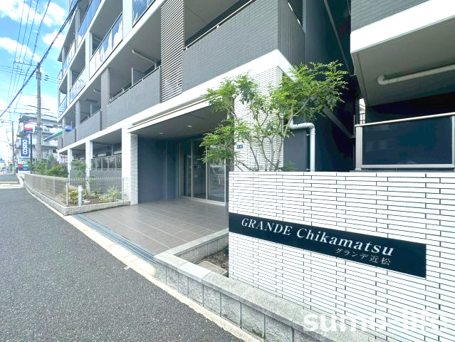 グランデ近松のエントランス