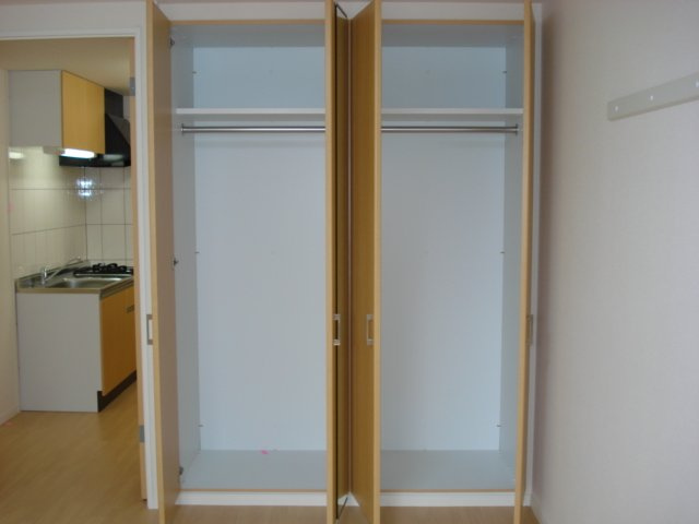 クレシアハウス大泉の収納|クローゼット