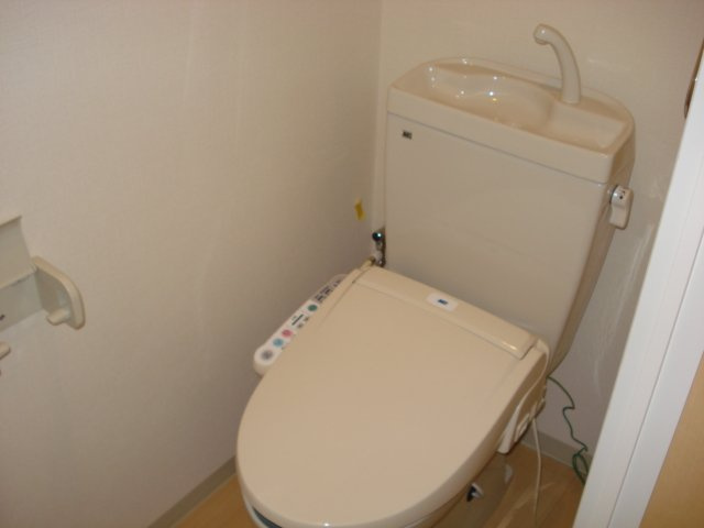 クレシアハウス大泉のトイレ|シャワー付トイレ