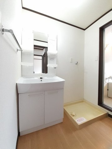 ガーデンヒルズの洗面所|脱衣スペースもあります