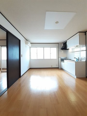 ガーデンヒルズの居間・リビング|ゆったり過ごせるリビングです