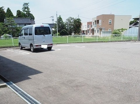 カーサプラシードＭの駐車場|駐車場です