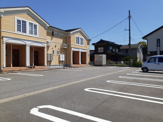 ラ・ソレイユＢの駐車場|カースペースがあります