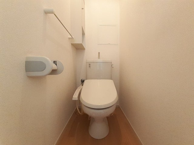 ドゥ・ファミーユＡのトイレ|落ち着いたトイレです