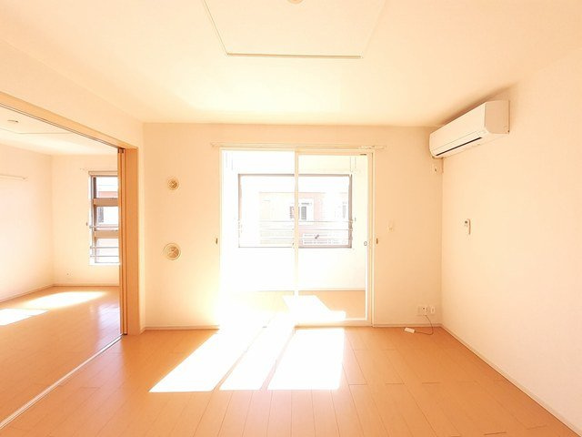 ドゥ・ファミーユＡの居間・リビング|使いやすいリビングです