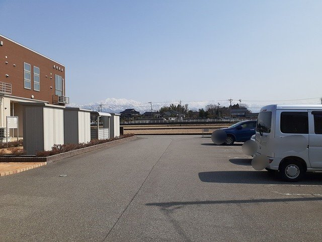 ジェフェリー・アーチャーⅣの駐車場|駐車場があるので、車を買う予定の方も安心です