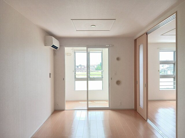 ジェフェリー・アーチャーⅣの居間・リビング|ゆったり過ごせる居間です