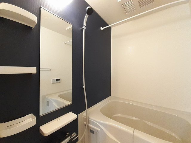 ドムス・ウィスタリアⅢの浴室|落ち着いた空間のお風呂です