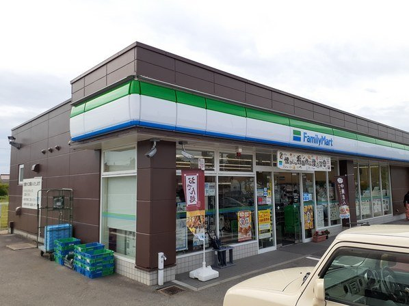 ハウス　フリーデの周辺|ファミリーマート滑川柳原店まで500m