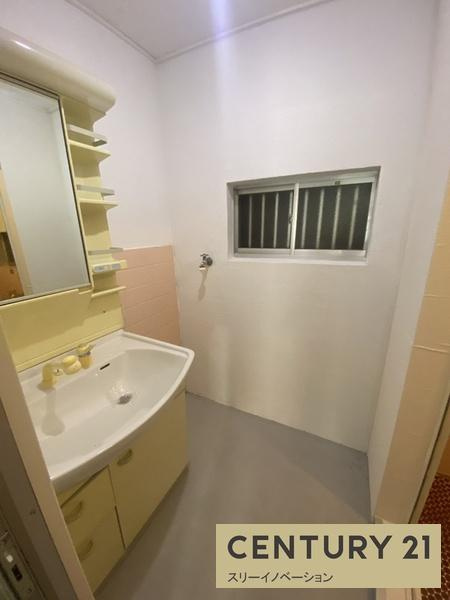 南恩加島1丁目中古戸建の独立洗面台