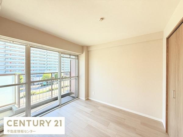 【寝室】 | ニュー北加賀屋マンション | バルコニー側洋室