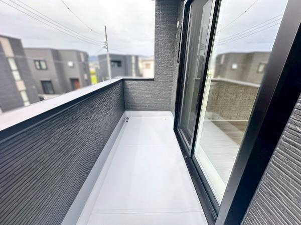 タマタウン岩出駅前2　新築戸建　4号棟のバルコニー