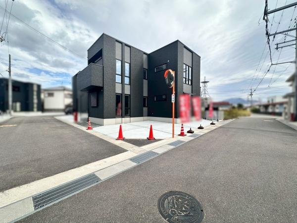 タマタウン岩出駅前2　新築戸建　4号棟の前面道路含む現地写真