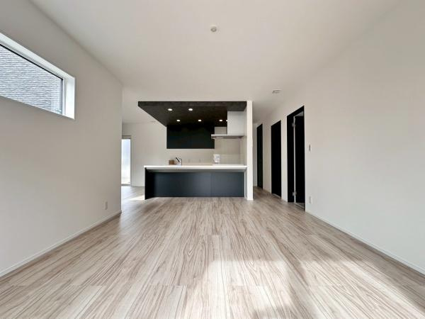 タマタウン岩出駅前2　新築戸建　4号棟の居間・リビング