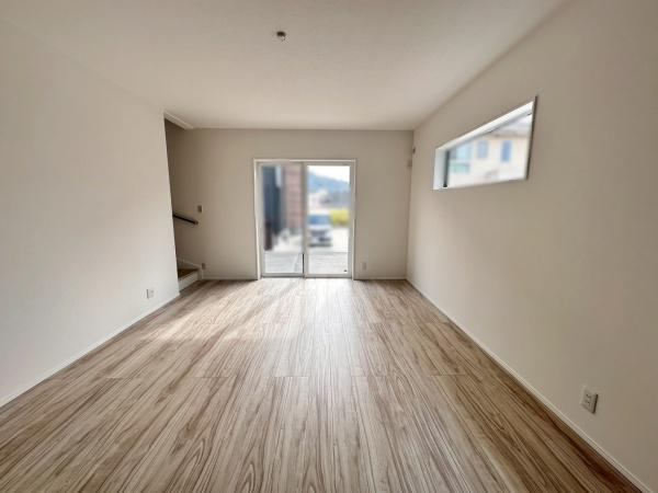 タマタウン岩出駅前2　新築戸建　4号棟の居間・リビング