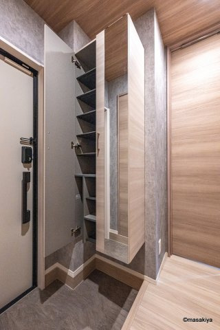 トリシア東和田　E（東）棟の玄関|写真は同じ建築会社の近い間取りの物です。参考にご覧下さい。