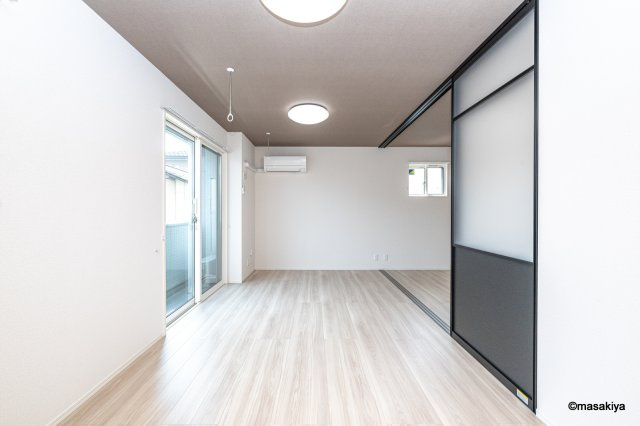 トリシア東和田　E（東）棟の居間・リビング|写真は同じ建築会社の近い間取りの物です。参考にご覧下さい。