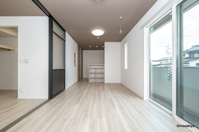 トリシア東和田　E（東）棟の居間・リビング|写真は同じ建築会社の近い間取りの物です。参考にご覧下さい。