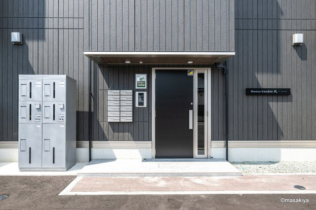 トリシア東和田　E（東）棟のエントランス|写真は同じ建築会社の近い間取りの物です。参考にご覧下さい。