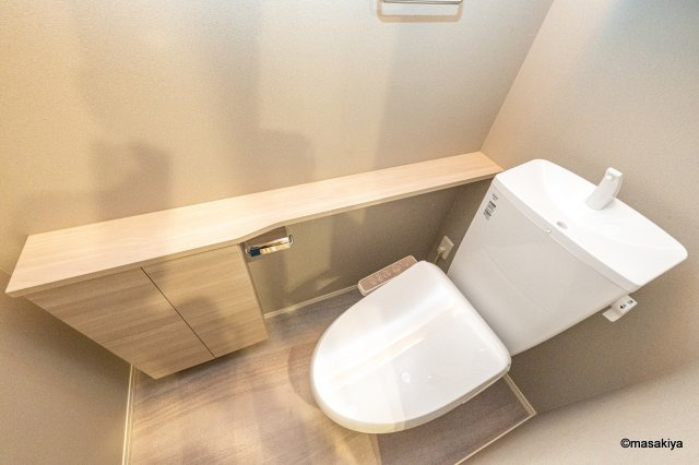 トリシア東和田　W（西）棟のトイレ|写真は同じ建築会社の近い間取りの物です。参考にご覧下さい。