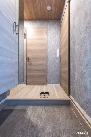 トリシア東和田　W（西）棟の玄関|写真は同じ建築会社の近い間取りの物です。参考にご覧下さい。