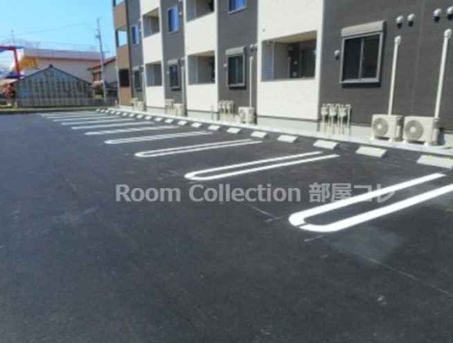 アザレアＢの駐車場