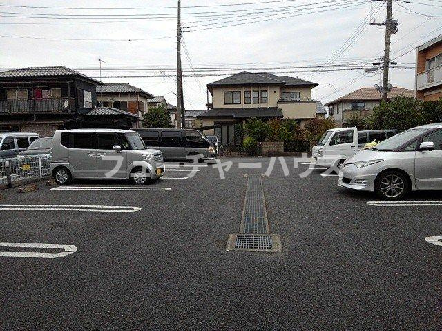 フレイグランス・笠原の駐車場