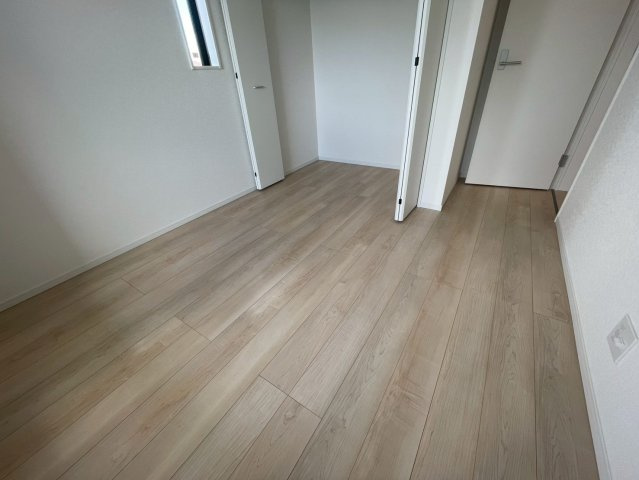 ♥♥南風原町宮平第3-1号棟（全2棟）の洋室|落ち着いた色調の洋室です