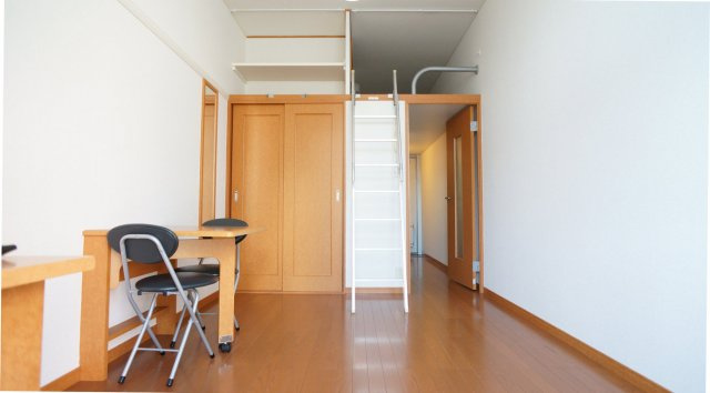 レオパレスＦｌｏｗｅｒＨｉｌｌの寝室|使いやすく機能的なお部屋