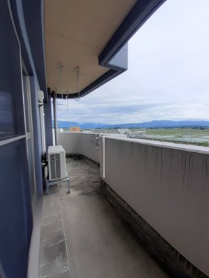 【バルコニー】 | サンクス・ガーデン | バルコニーからの眺めを楽しみながら食事をしませんか