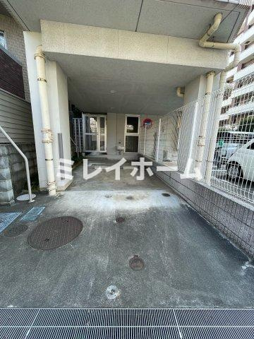 レジデンス雪谷大塚の駐車場