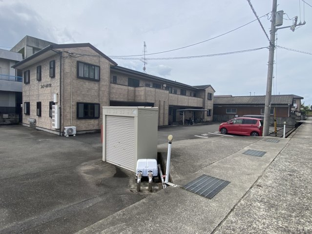 西条市朔日市　フォブールひうち