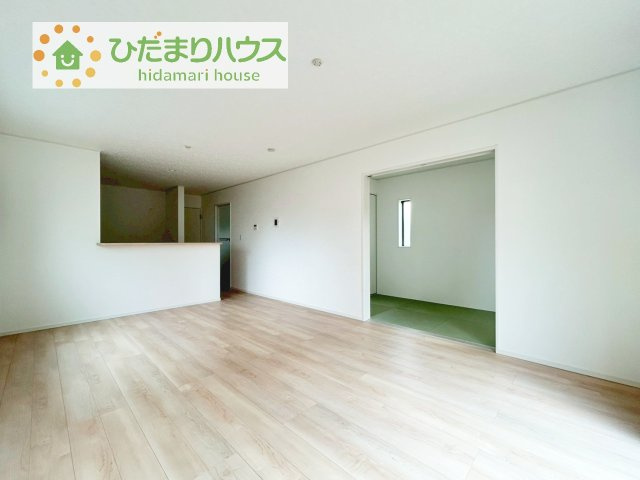 【居間・リビング】 | 結城市結城第42　新築戸建　1号棟 | 早くお仕事終わらせて、家に帰りたくなるようなリビングです(^^♪