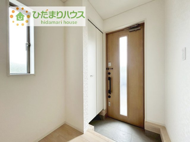 【玄関】 | 結城市結城第42　新築戸建　1号棟 | 丁度良い靴箱のサイズ♪これだけあれば家族全員の靴がしまえてスッキリ(^O^)