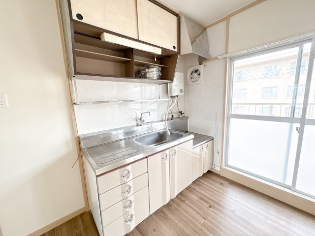 フラワリータウン生駒C棟のキッチン