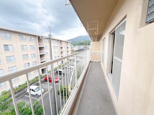 フラワリータウン生駒C棟のバルコニー